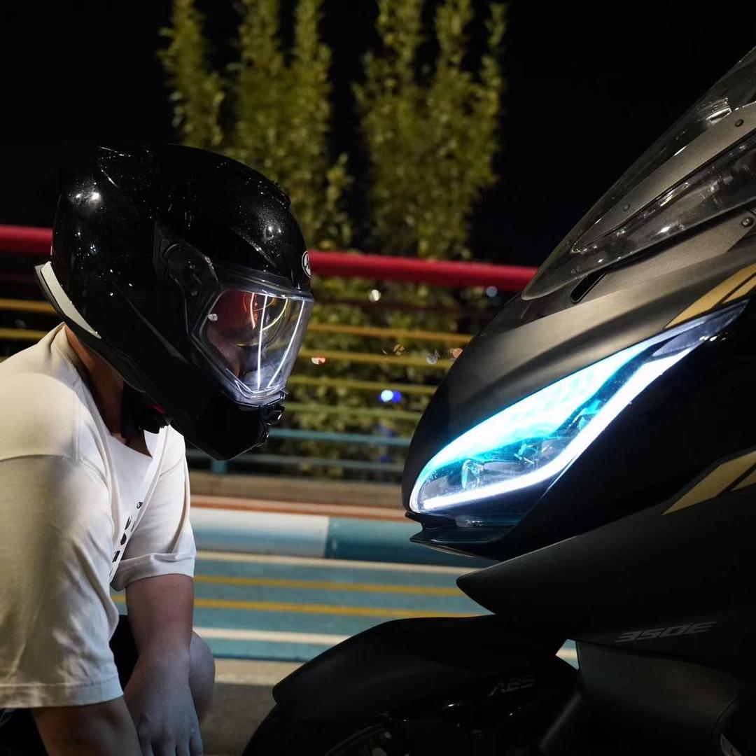 把牛肉倒进去炒