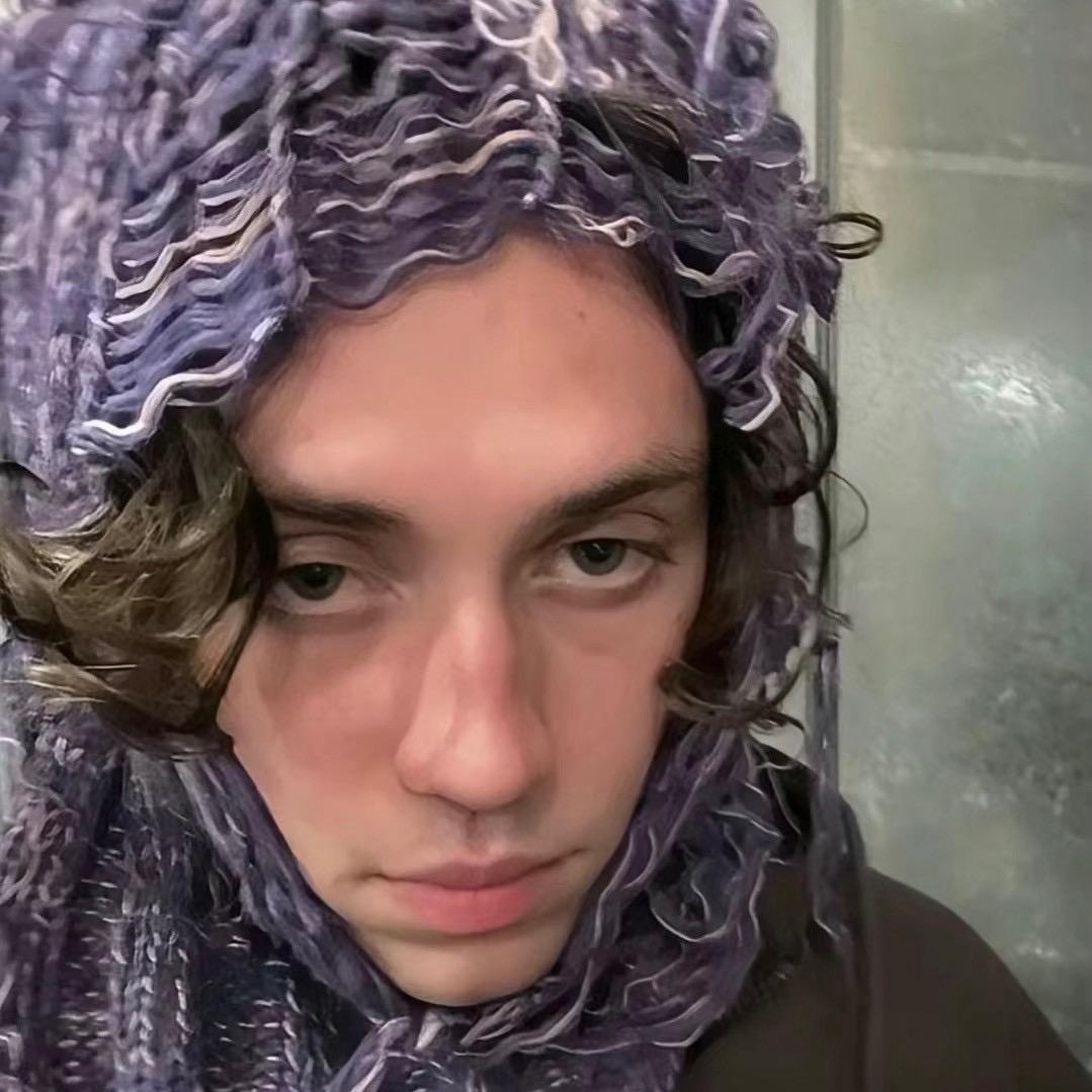 😶‍🌫️.