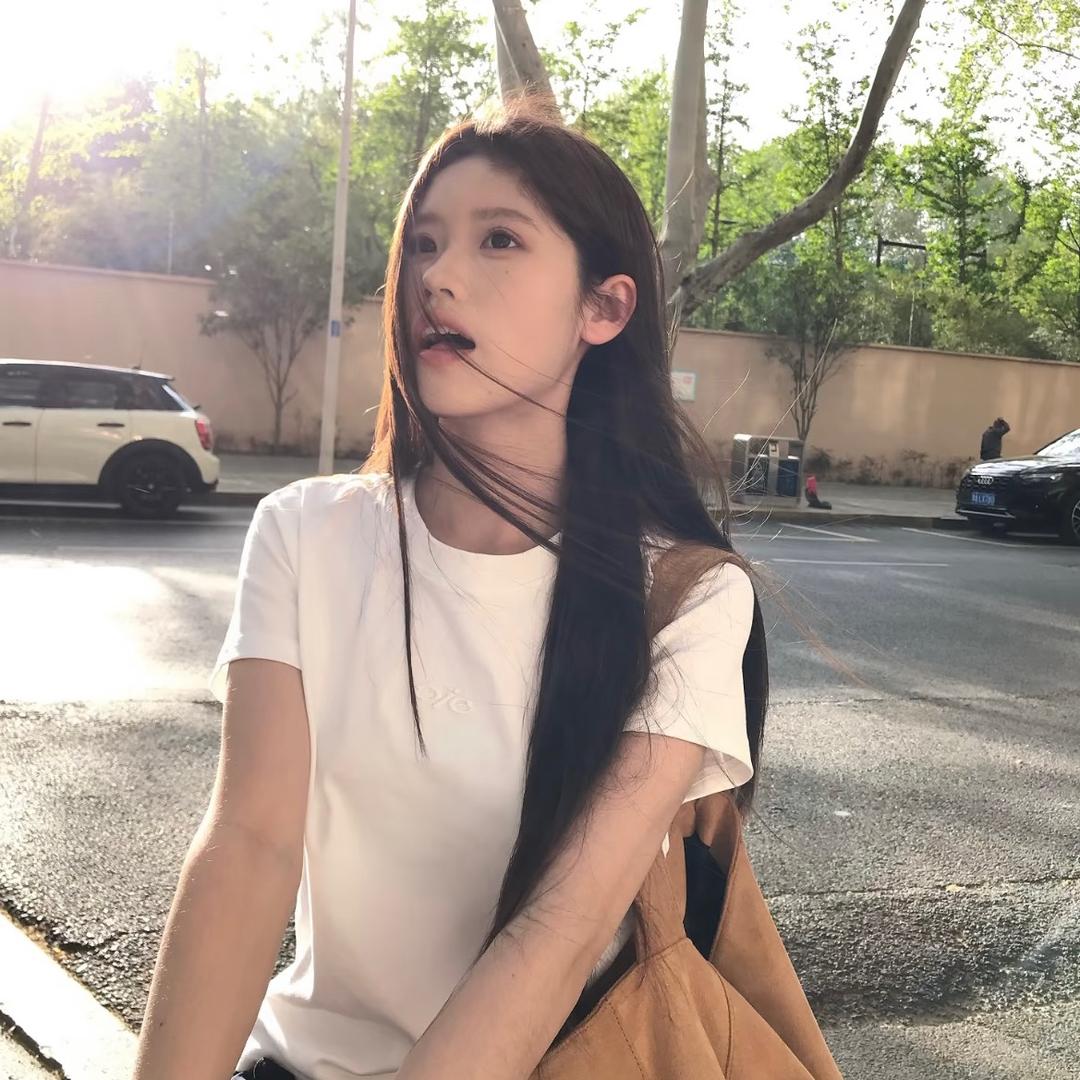 小 H .