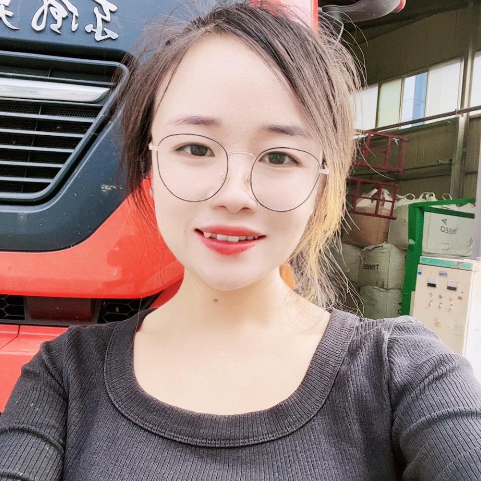 开卡车的沙妹