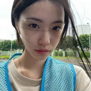 女一.