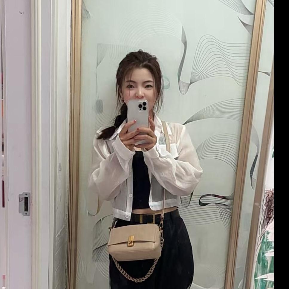 林莹莹【拒绝私聊抖音纯娱乐别当真】