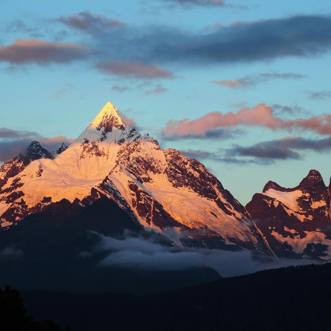 因为喜欢羽毛球父母给我开了家羽毛球馆