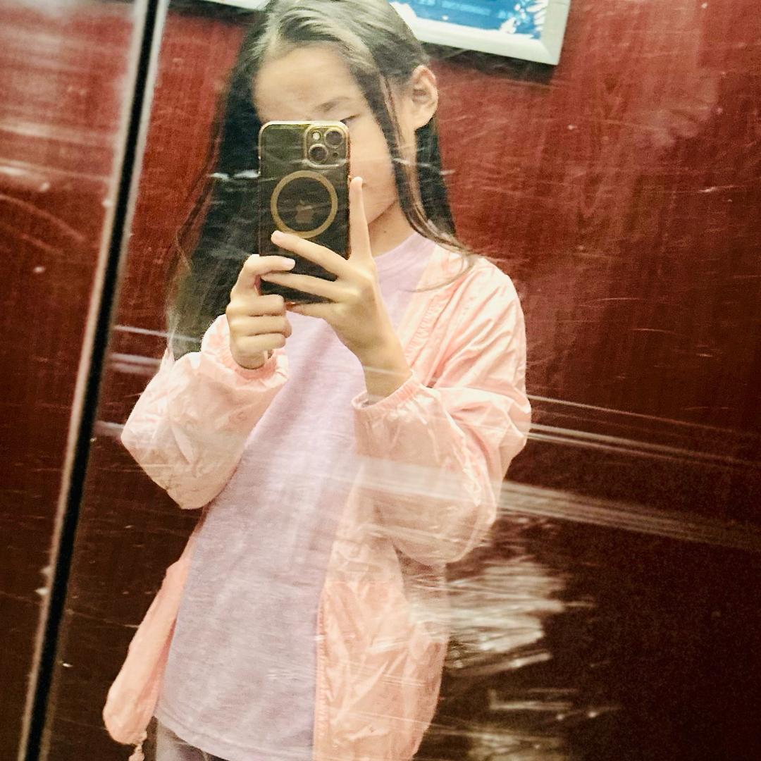 ^小菲^