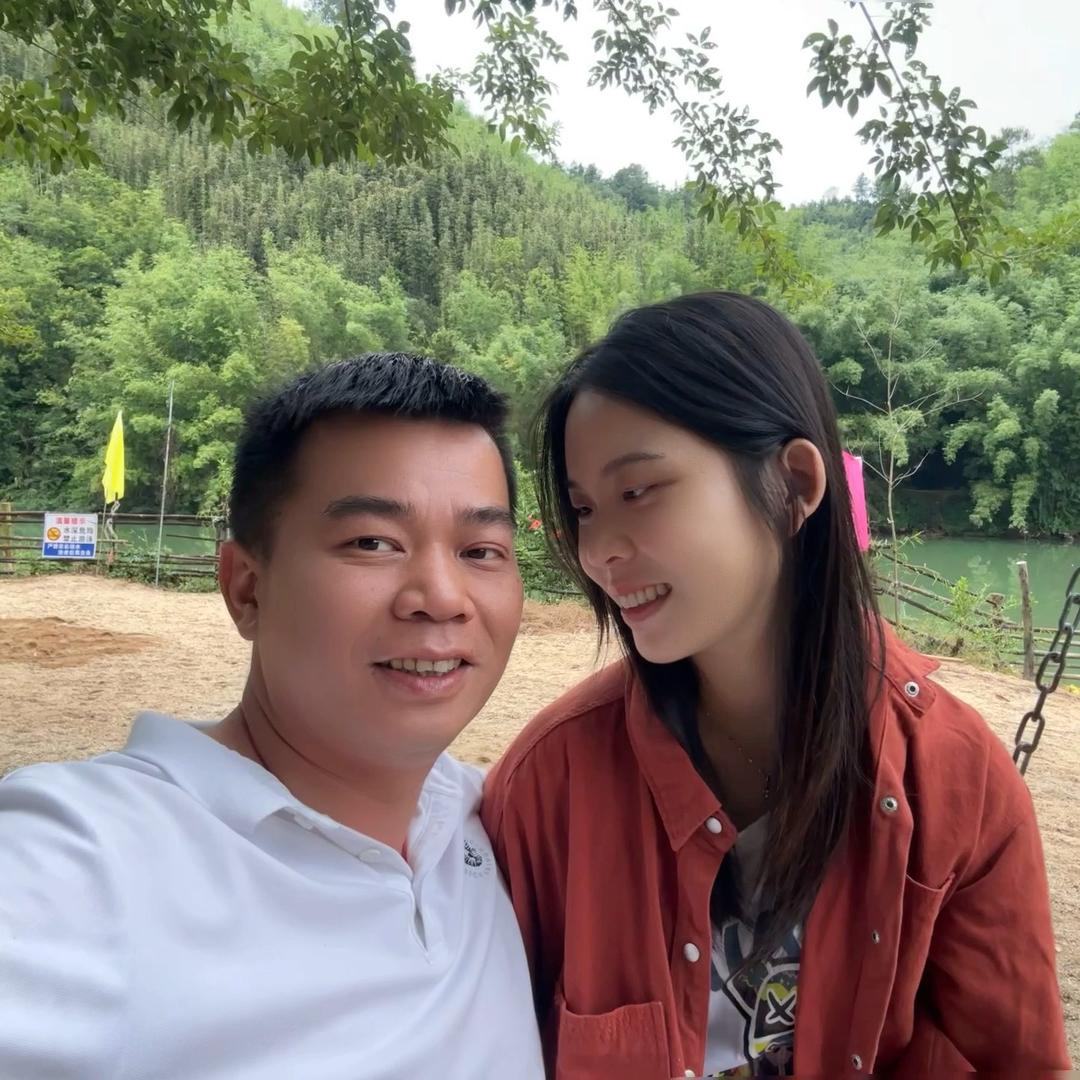 华果夫妇