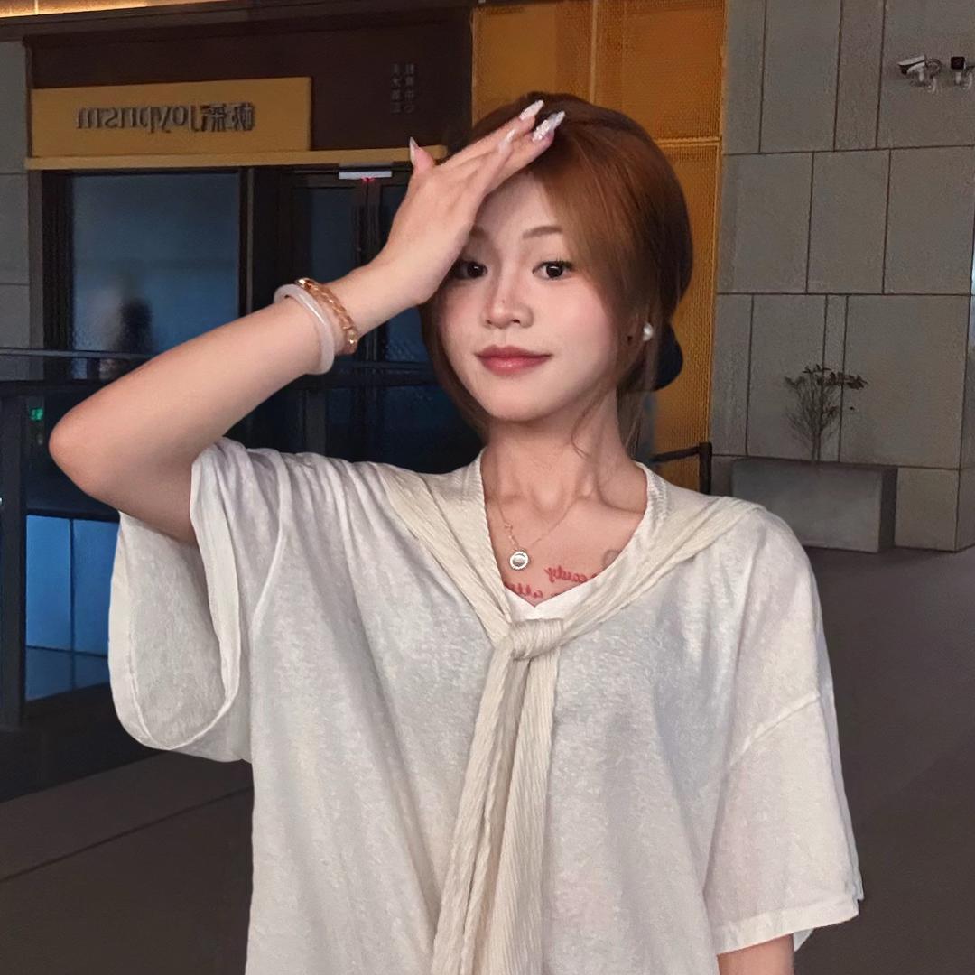 腼腆小美
