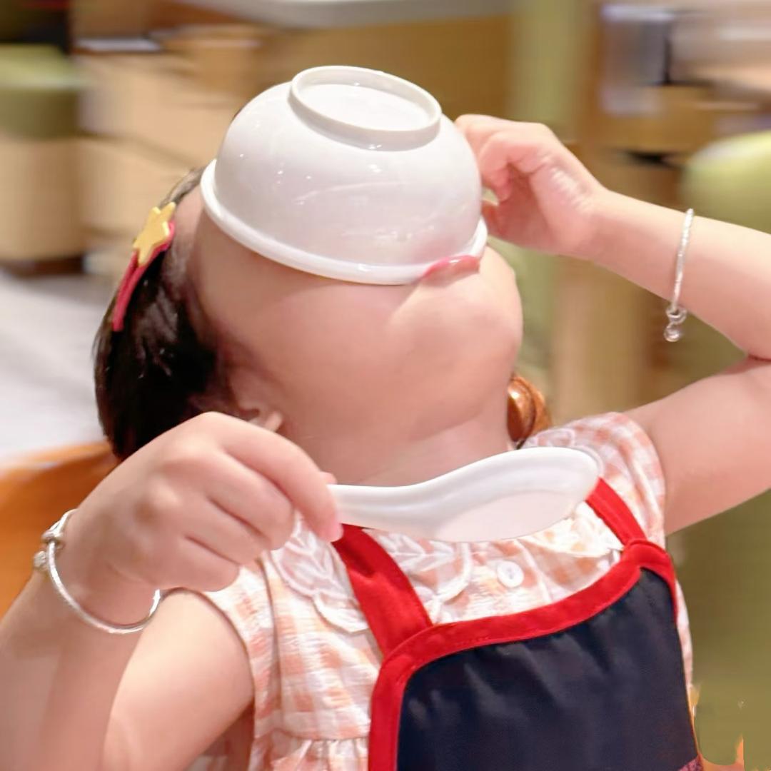 小黄吃不饱😋🍼