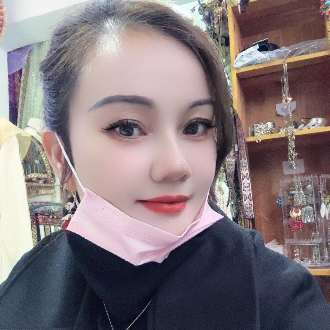 在凤凰开旅拍店的茹茹