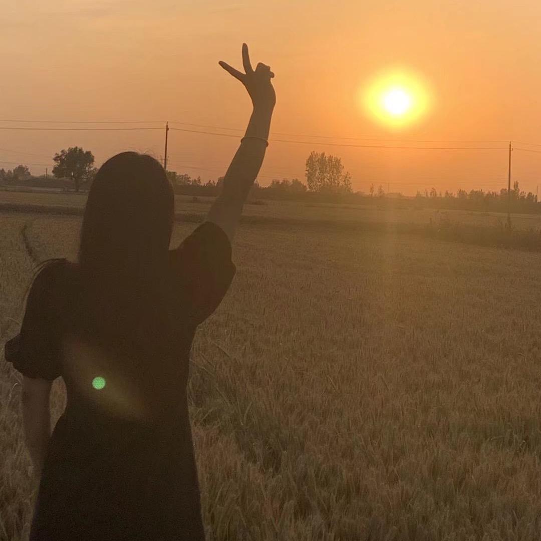 陌小伊