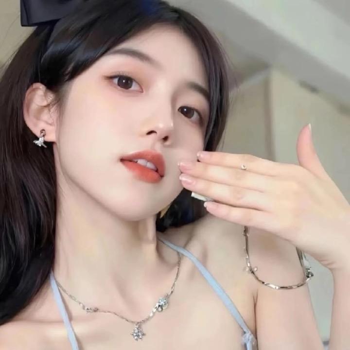 一只飞奔的小鹿