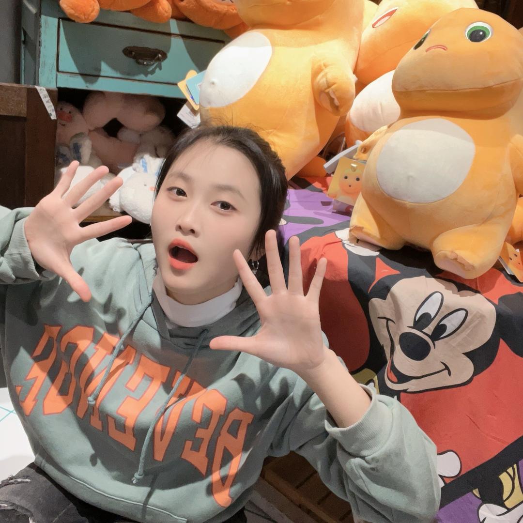 小何涓涓