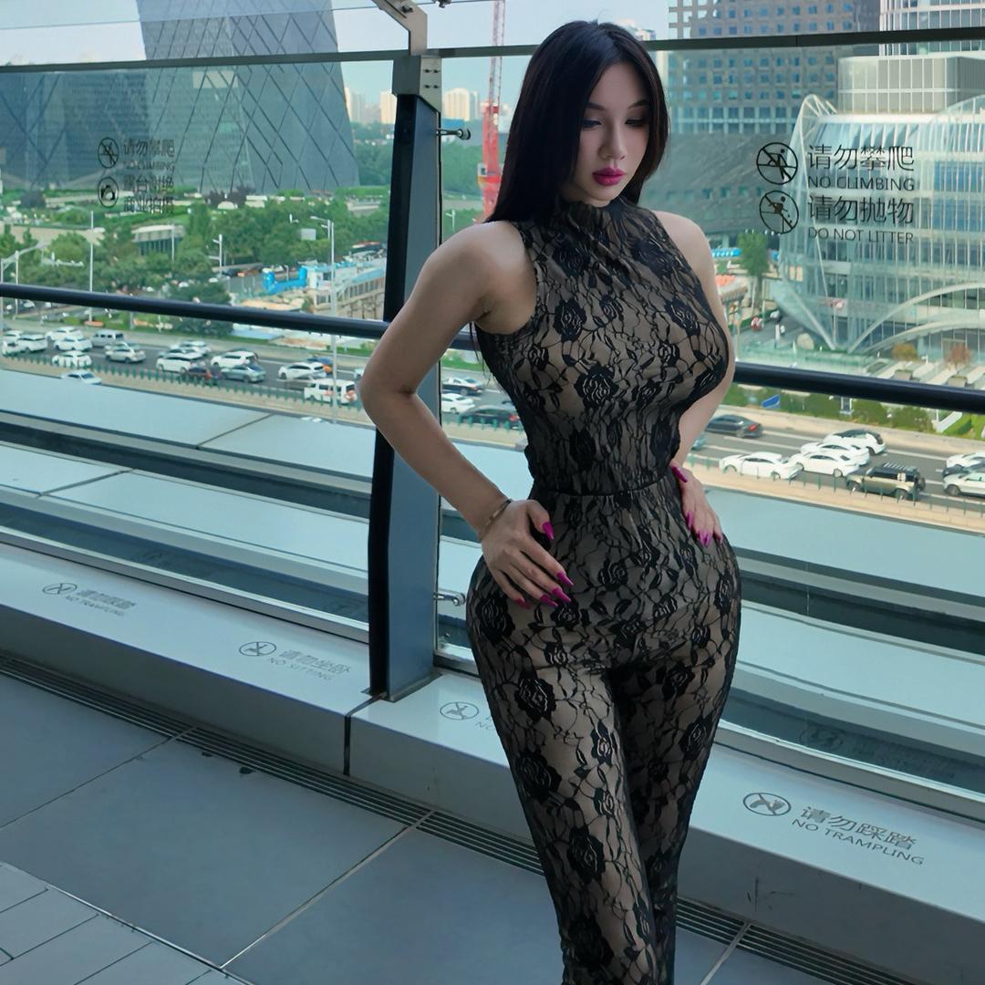 一颗歪桃(束腰女王)