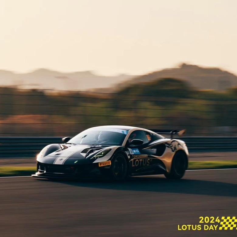 梅超风没穿披风站在风中也很拉风