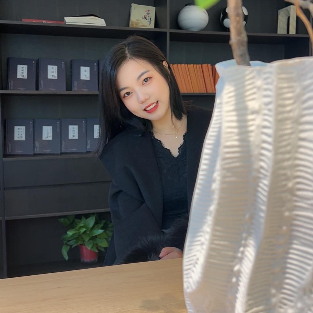 李不甜👄化妆师（橱窗营业）