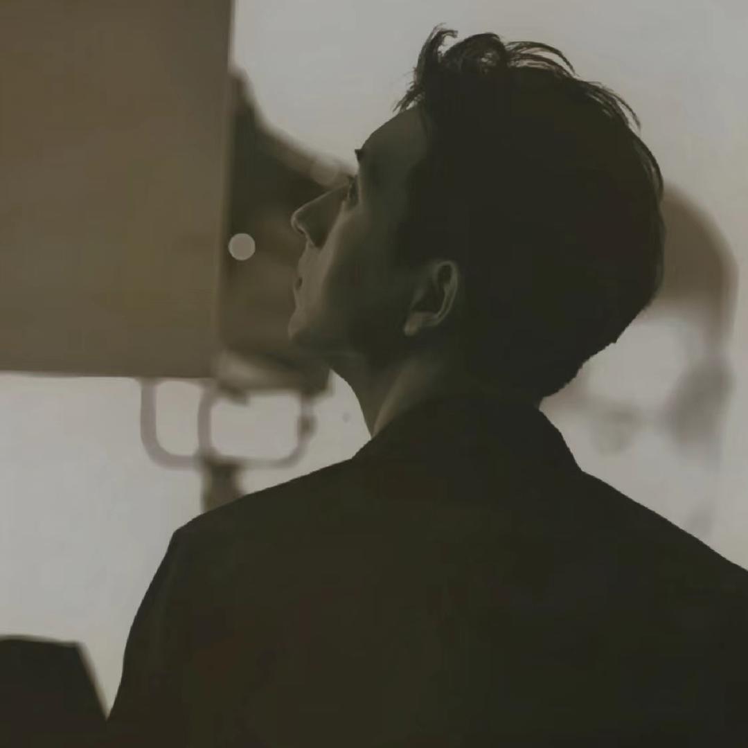 .Y。