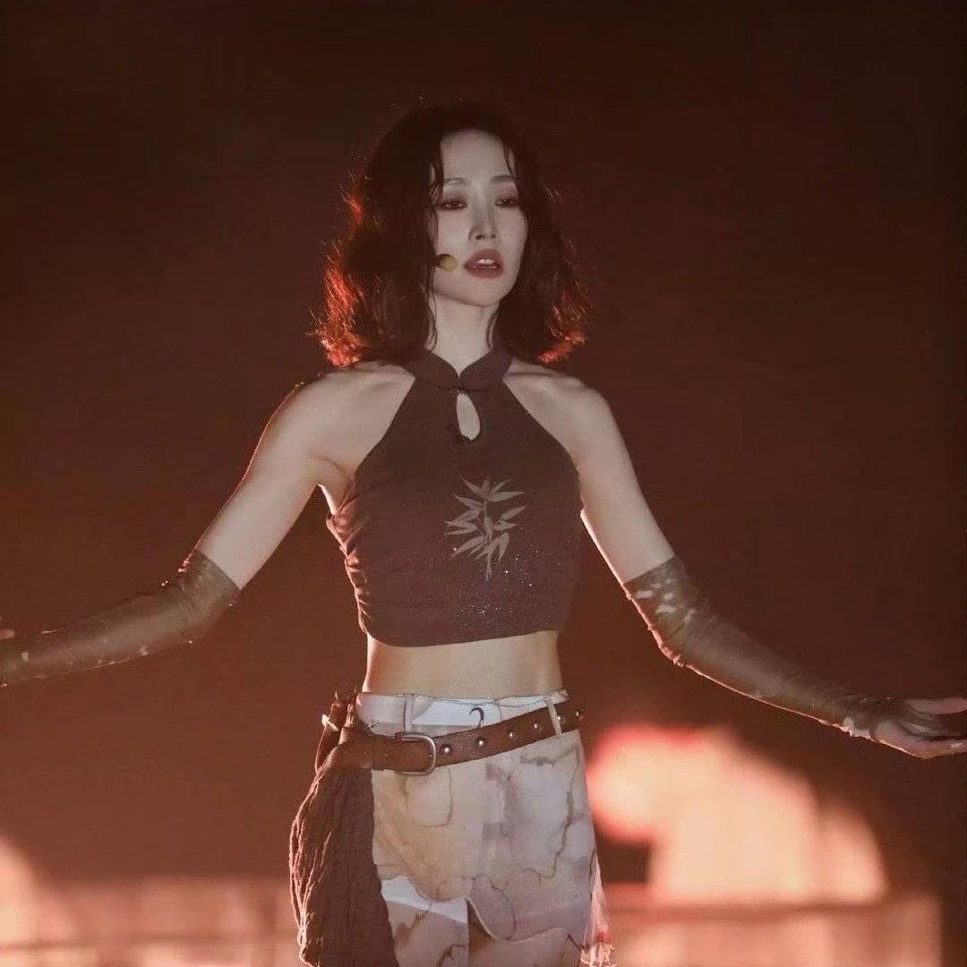 拖延症晚期的不自律秃头少女