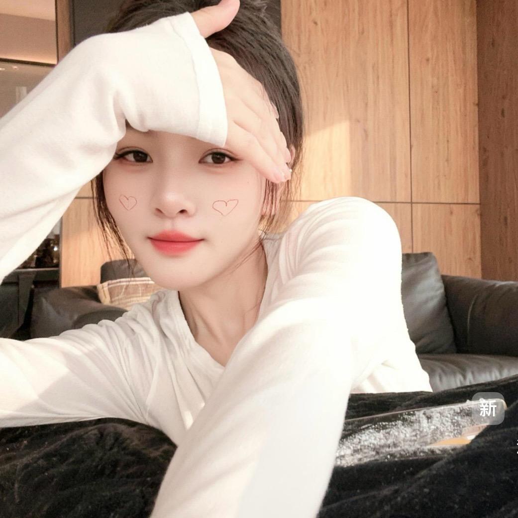 @卖网红辣条的小姐姐