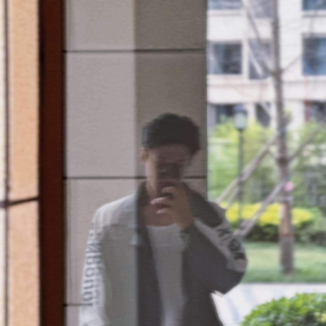 小张-战士战旗