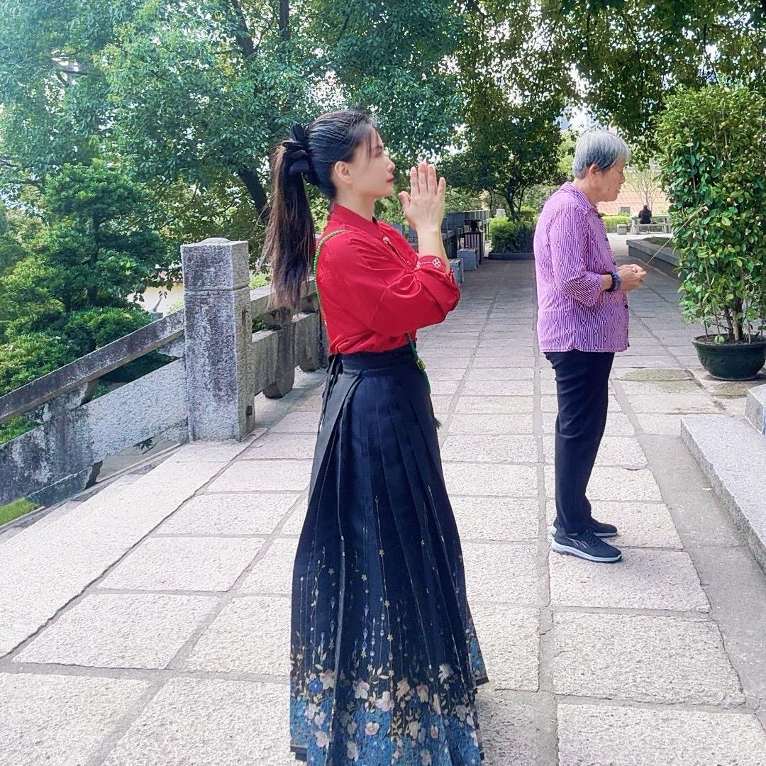 扎根泥土的青春