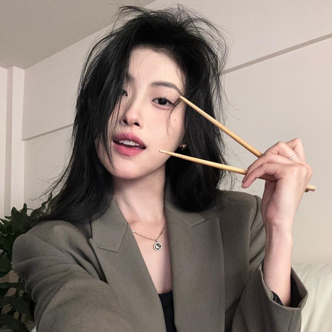 简单的美女、