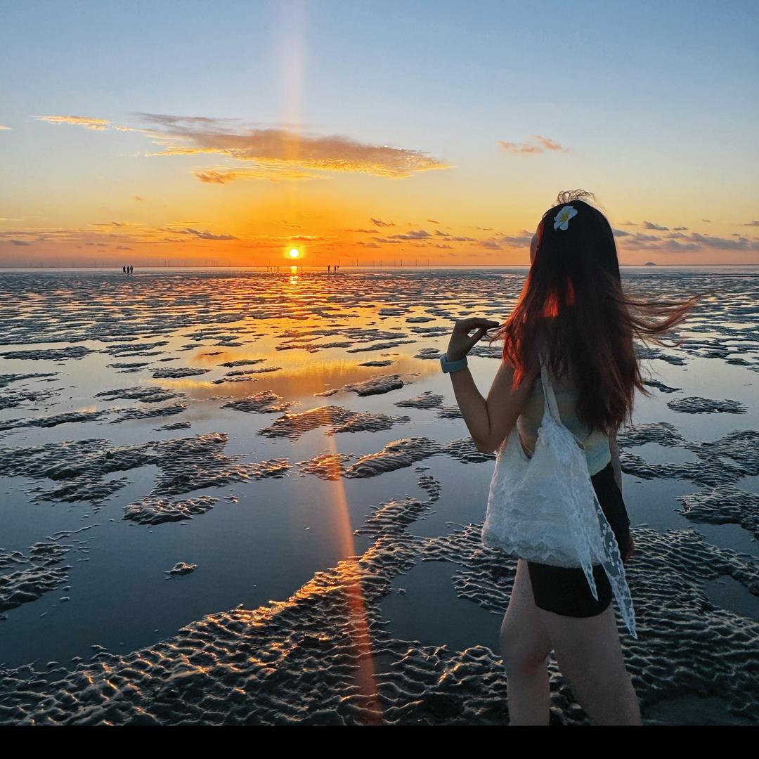 海岸边看海_