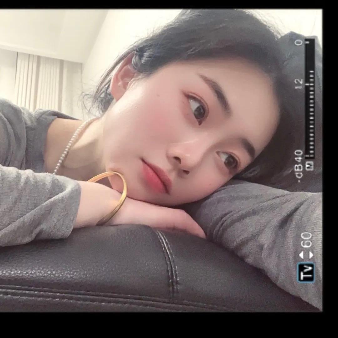 卖门的小姐姐👧