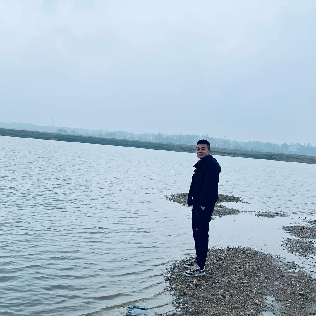 小唯哥🎤(女装版👚)