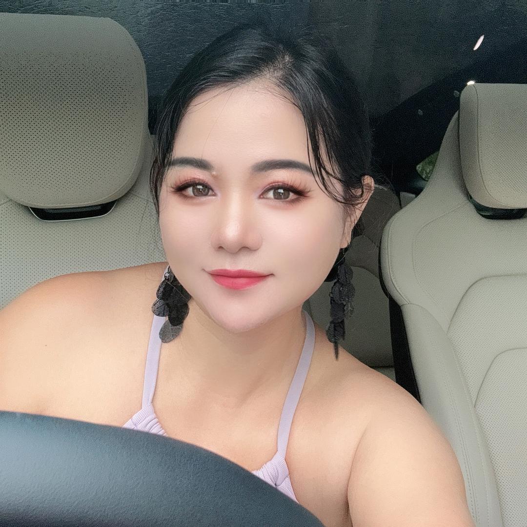别墅里的小猫咪