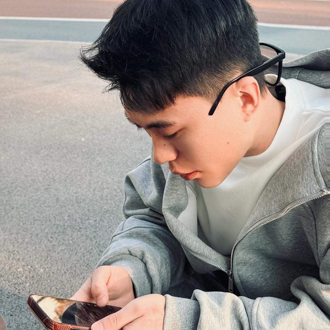 李子辰.