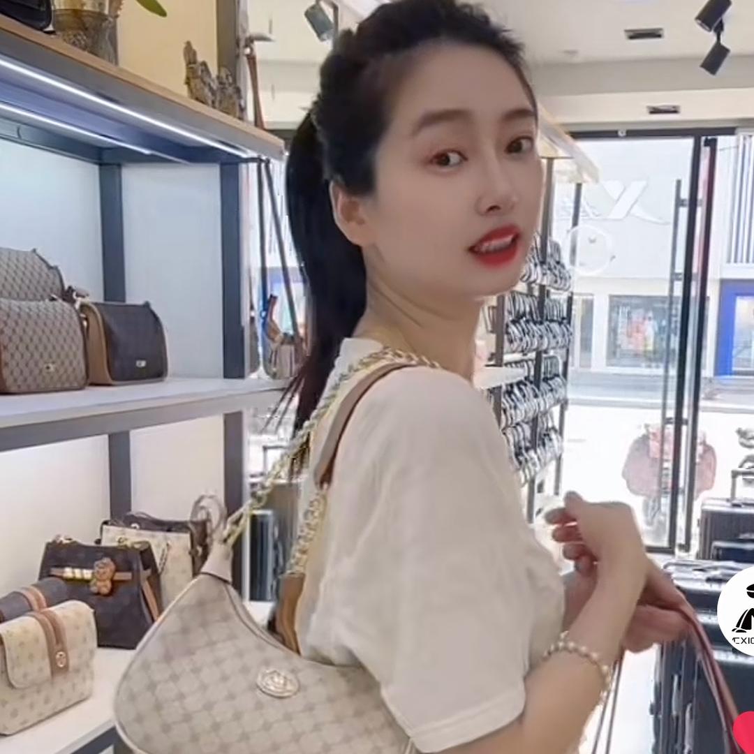 稻草人女包15年