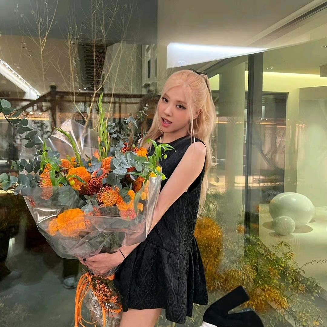 莉莉雅致服装精品店