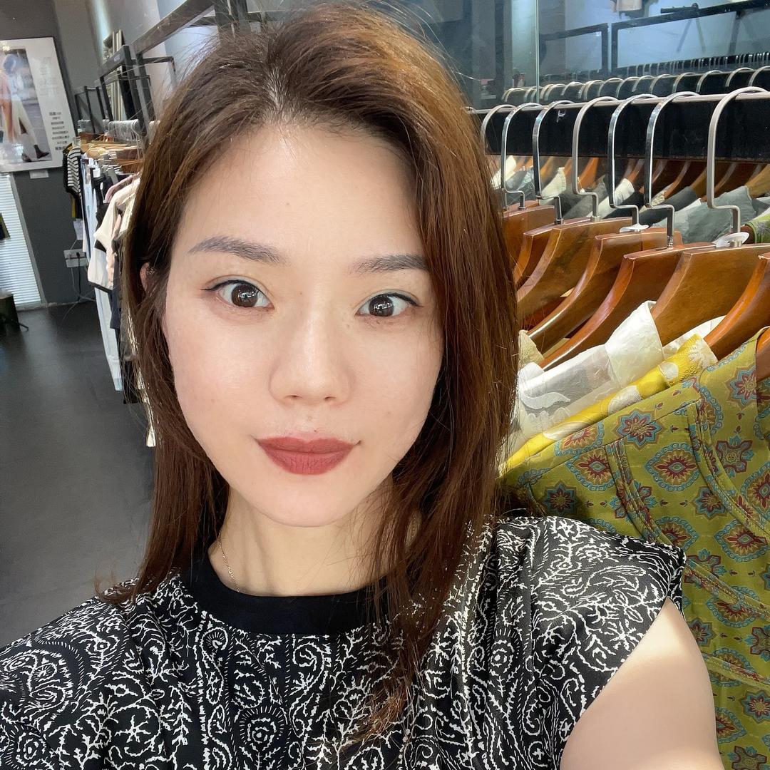 温州爱芙衣女装实体店琼琼