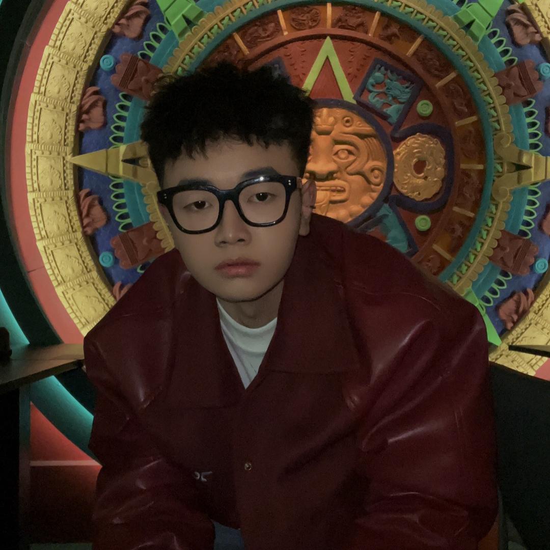 张荣泰（Helens海伦司内大店）