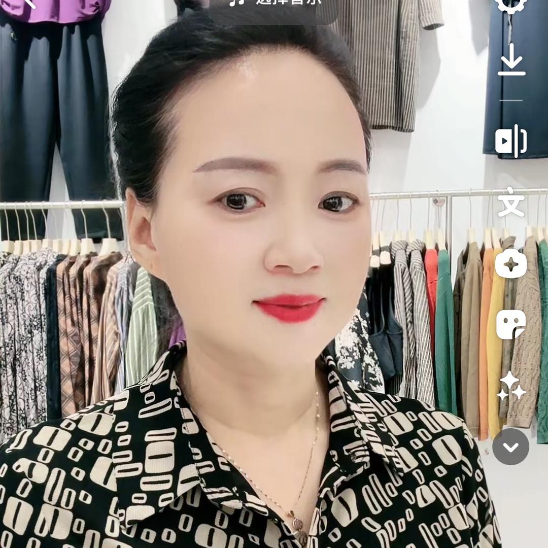 天隆服装城虹领女装