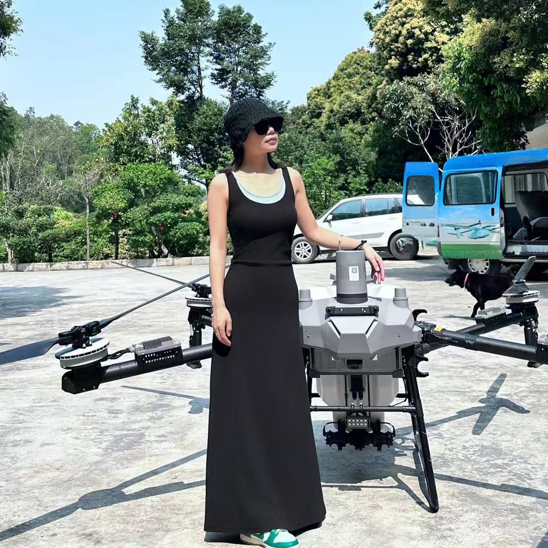 全球鹰无人机-飒飒