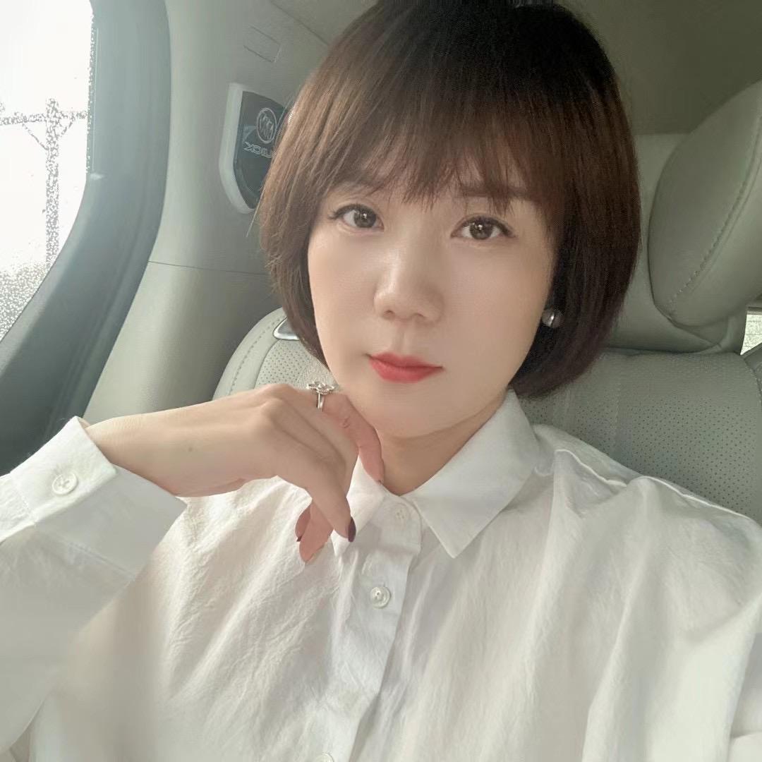 王露赏女装