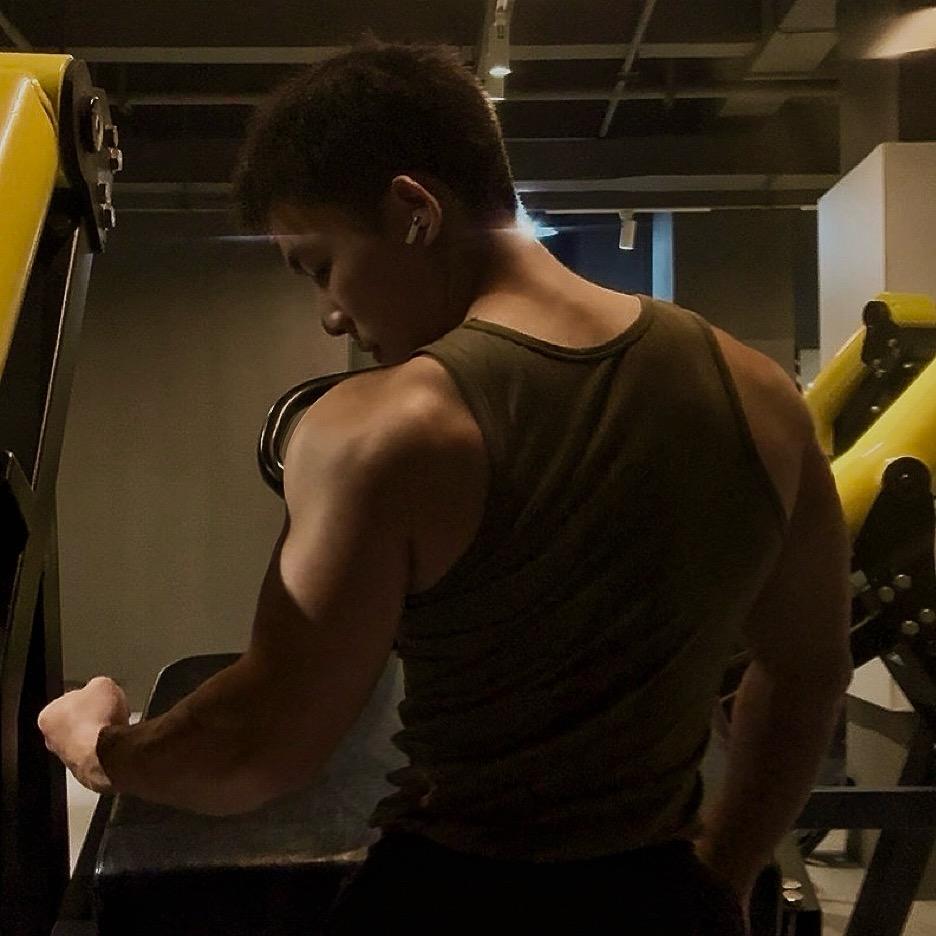 黑矮星੯‧̀͡⬮\ （没哈数）