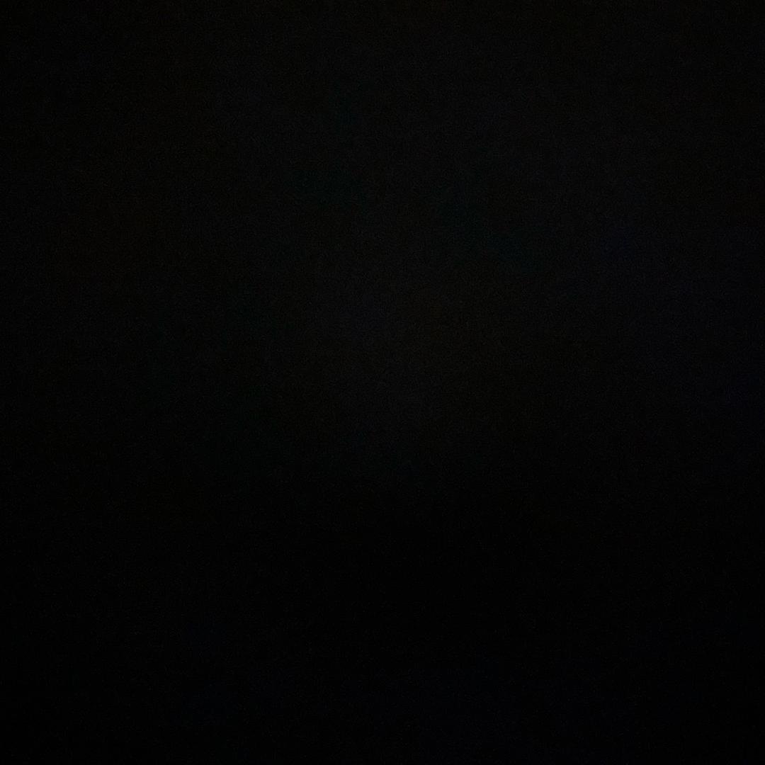 ，