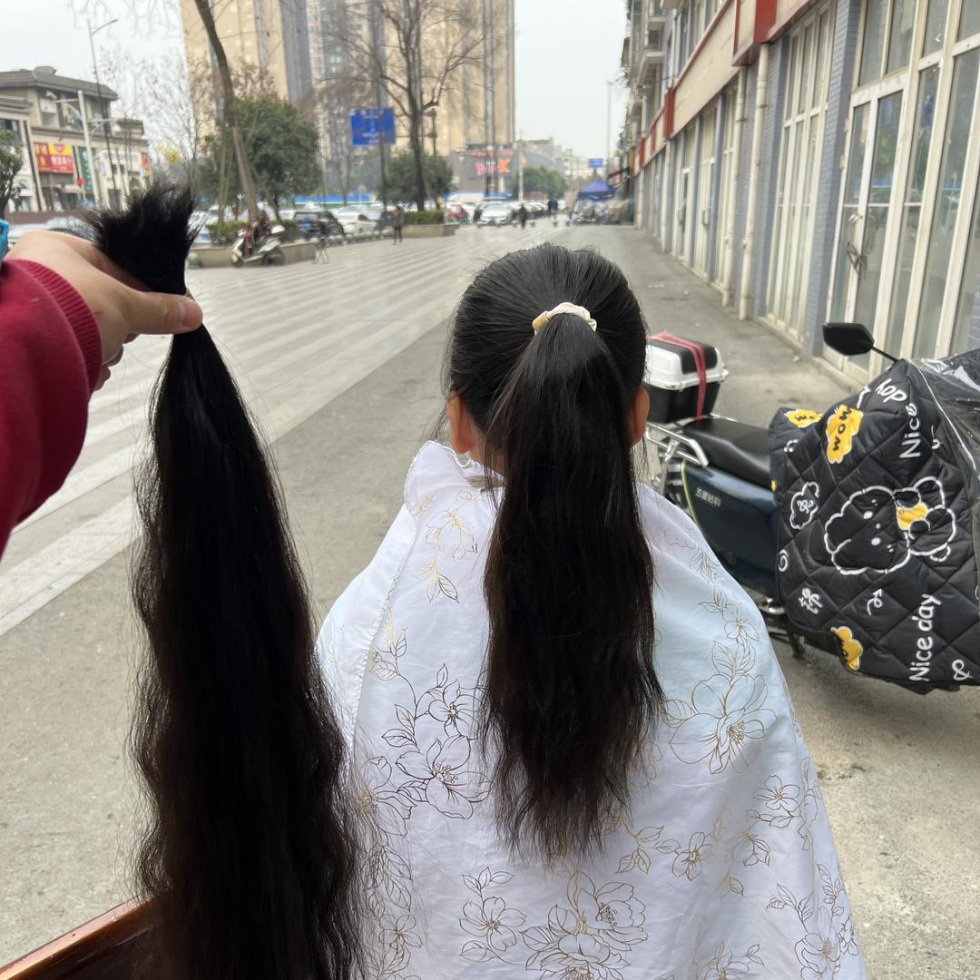 发型师阿峰收头发