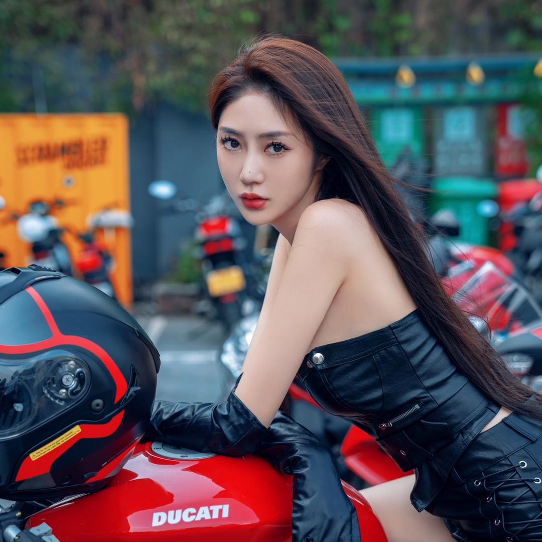 野生美女挖掘机@抖音