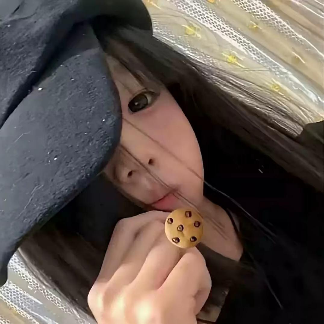 彤