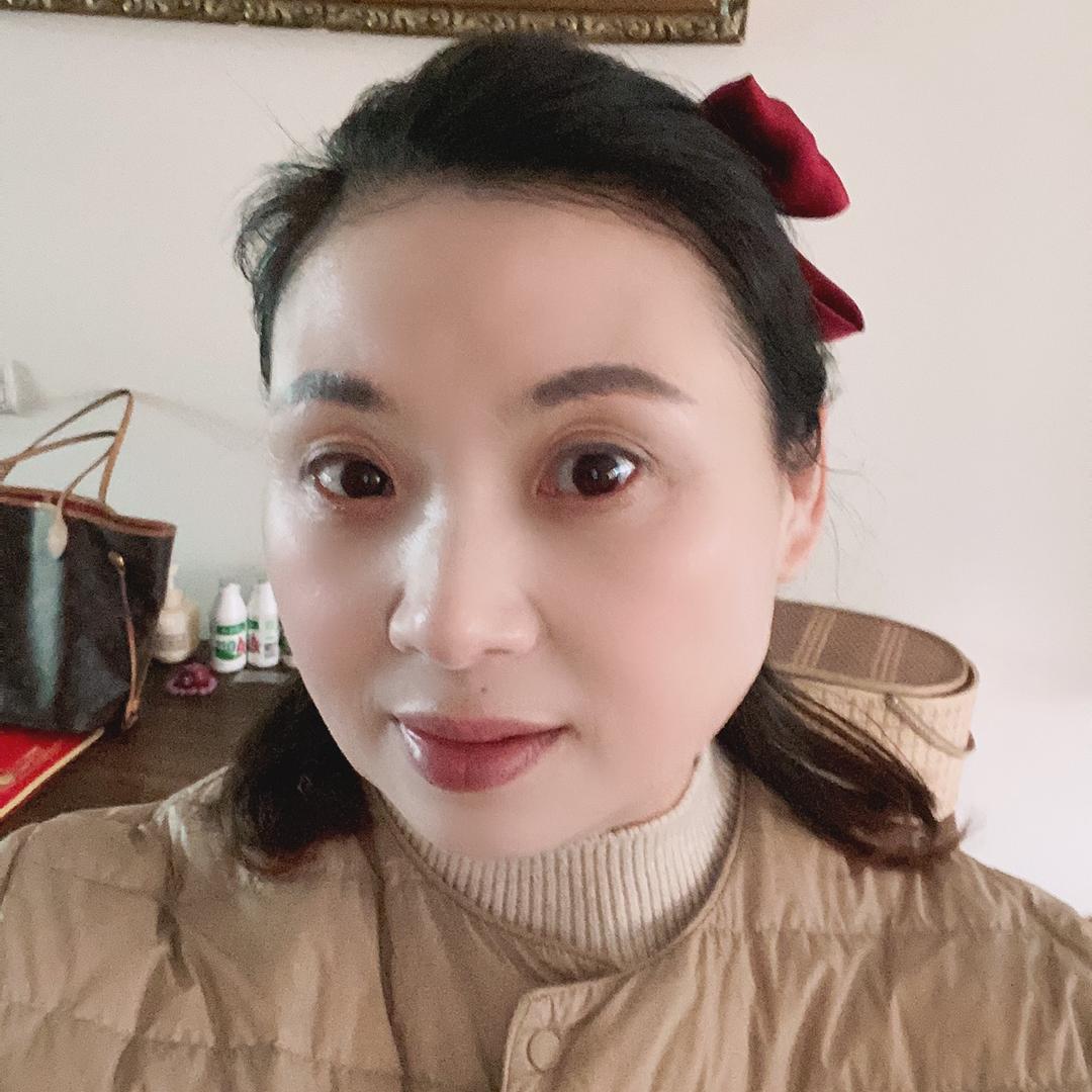 荣荣呀首播筹备
