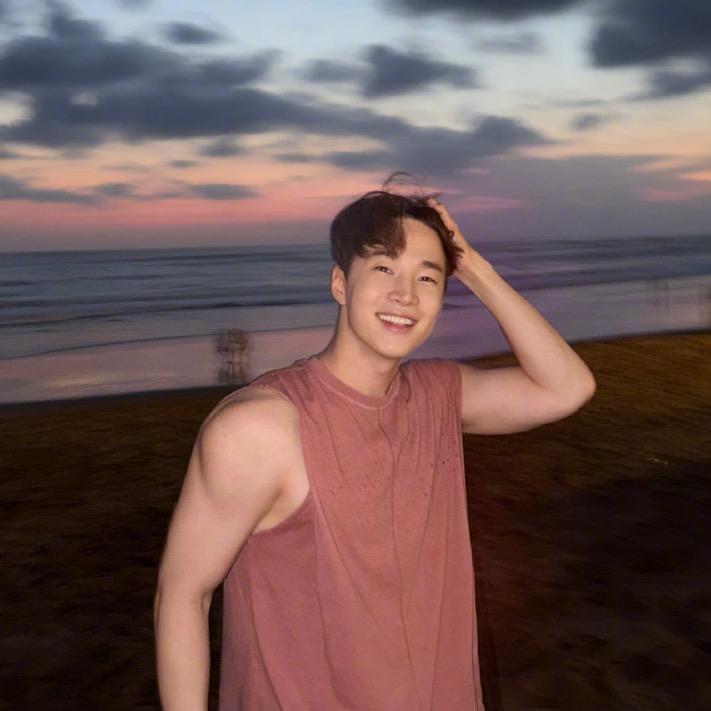 攒钱去看Henry演唱会