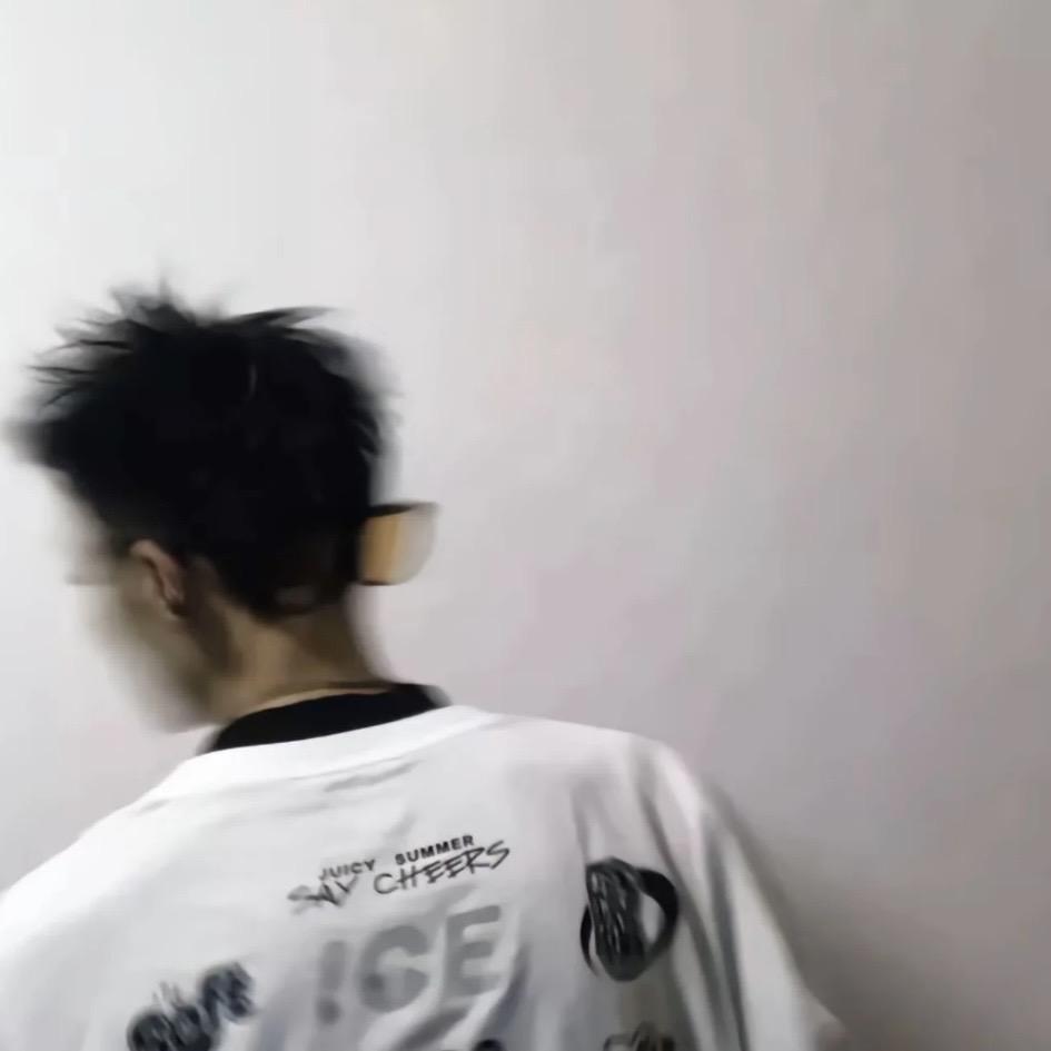 小薛一米八