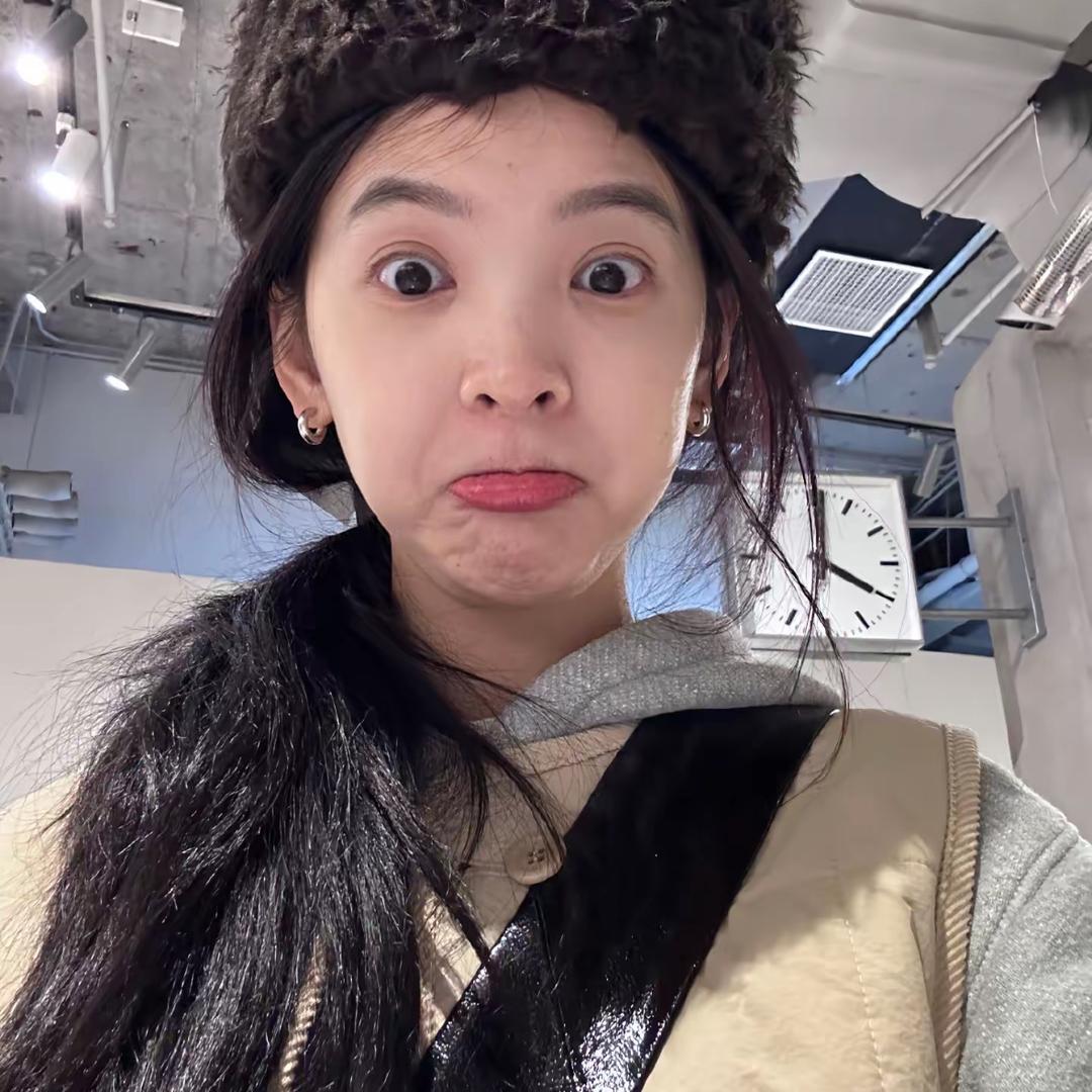 👧