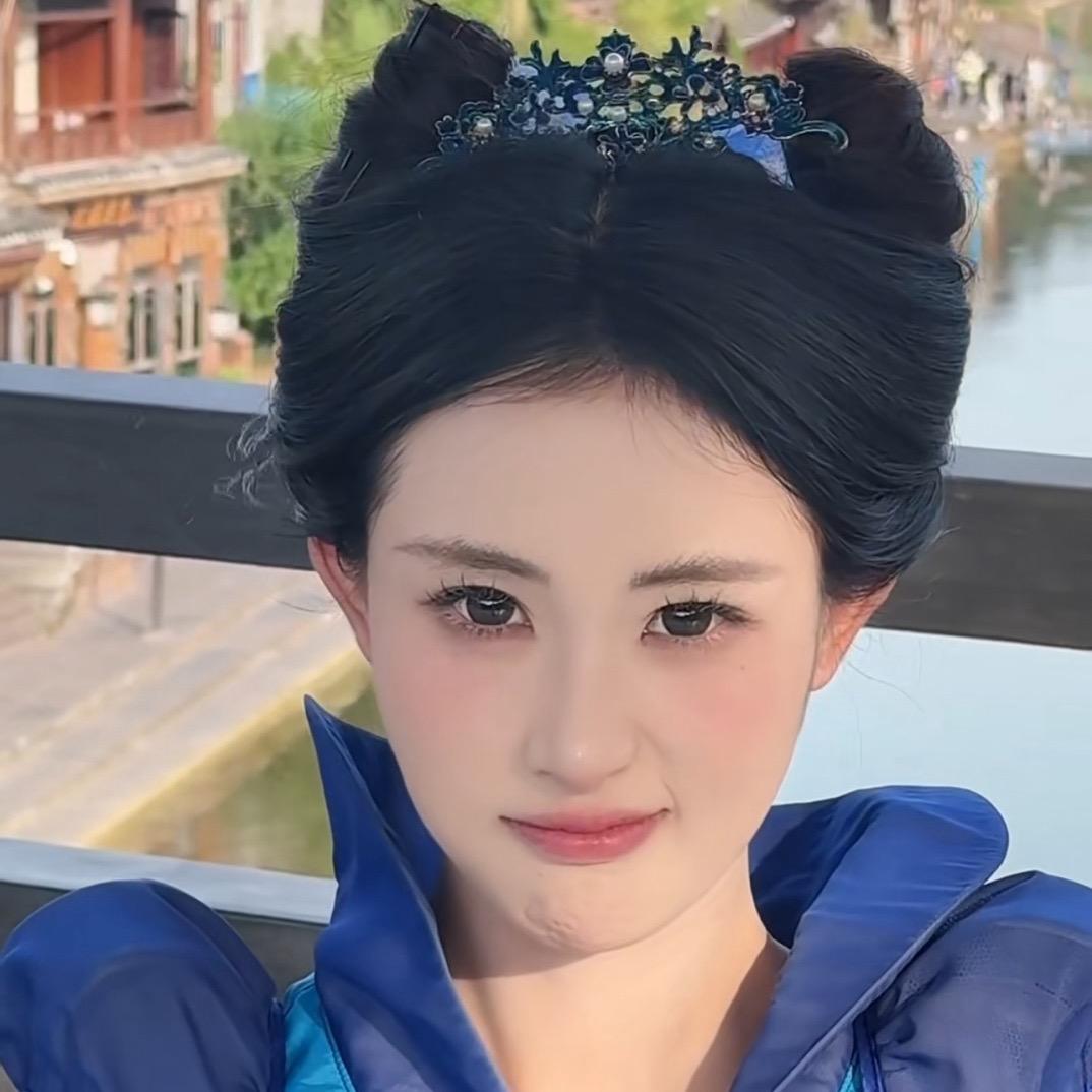 文亦菲