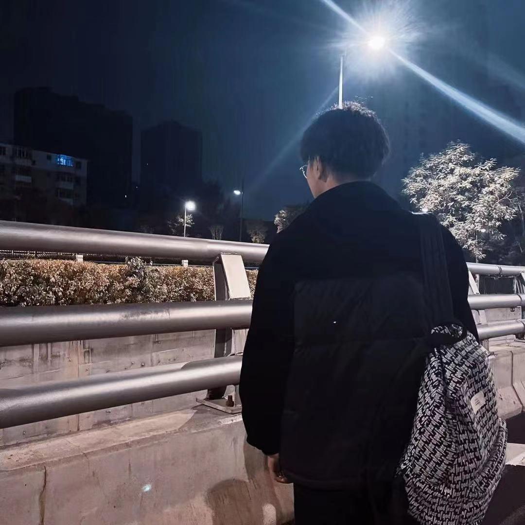 ：、