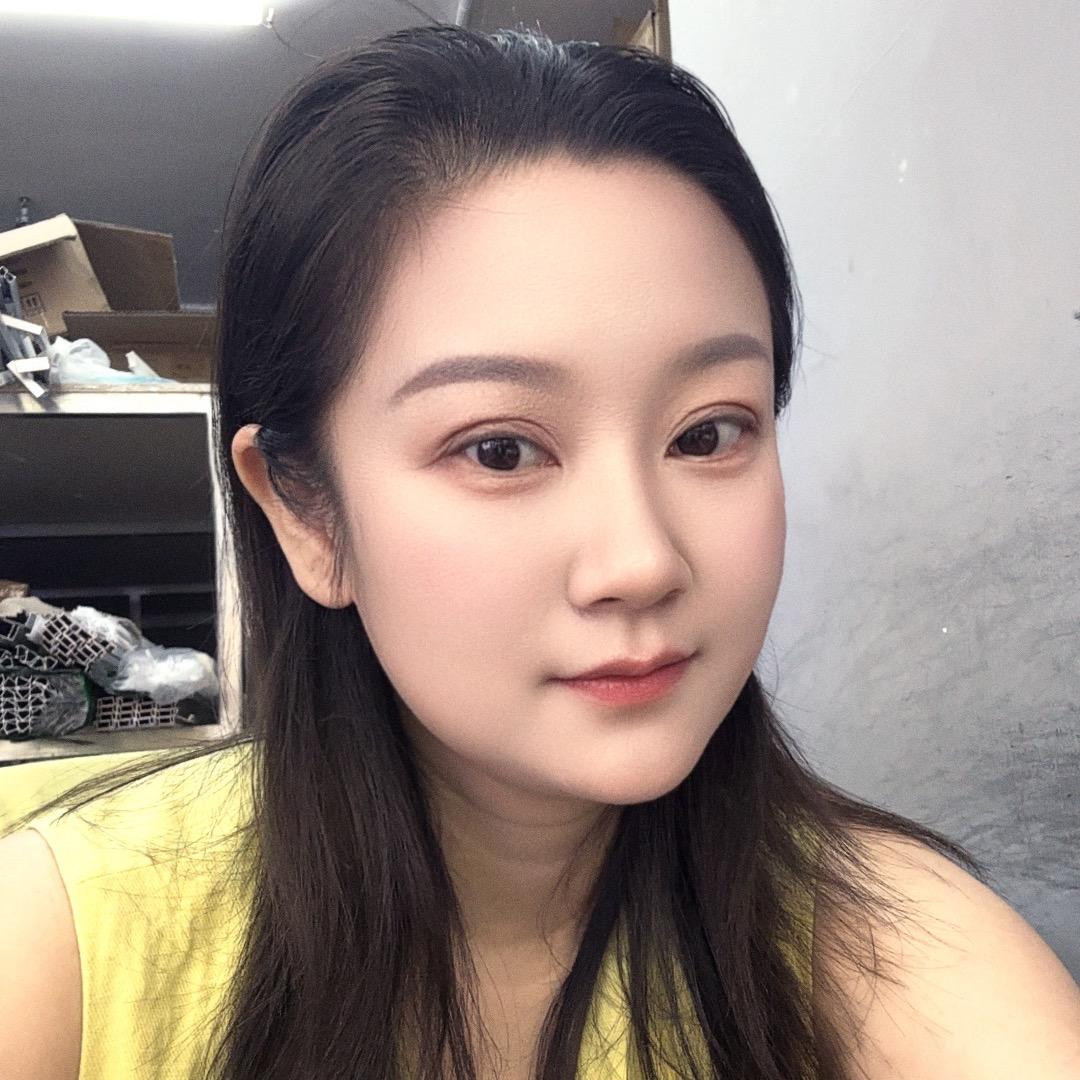 卖灯的小姐姐