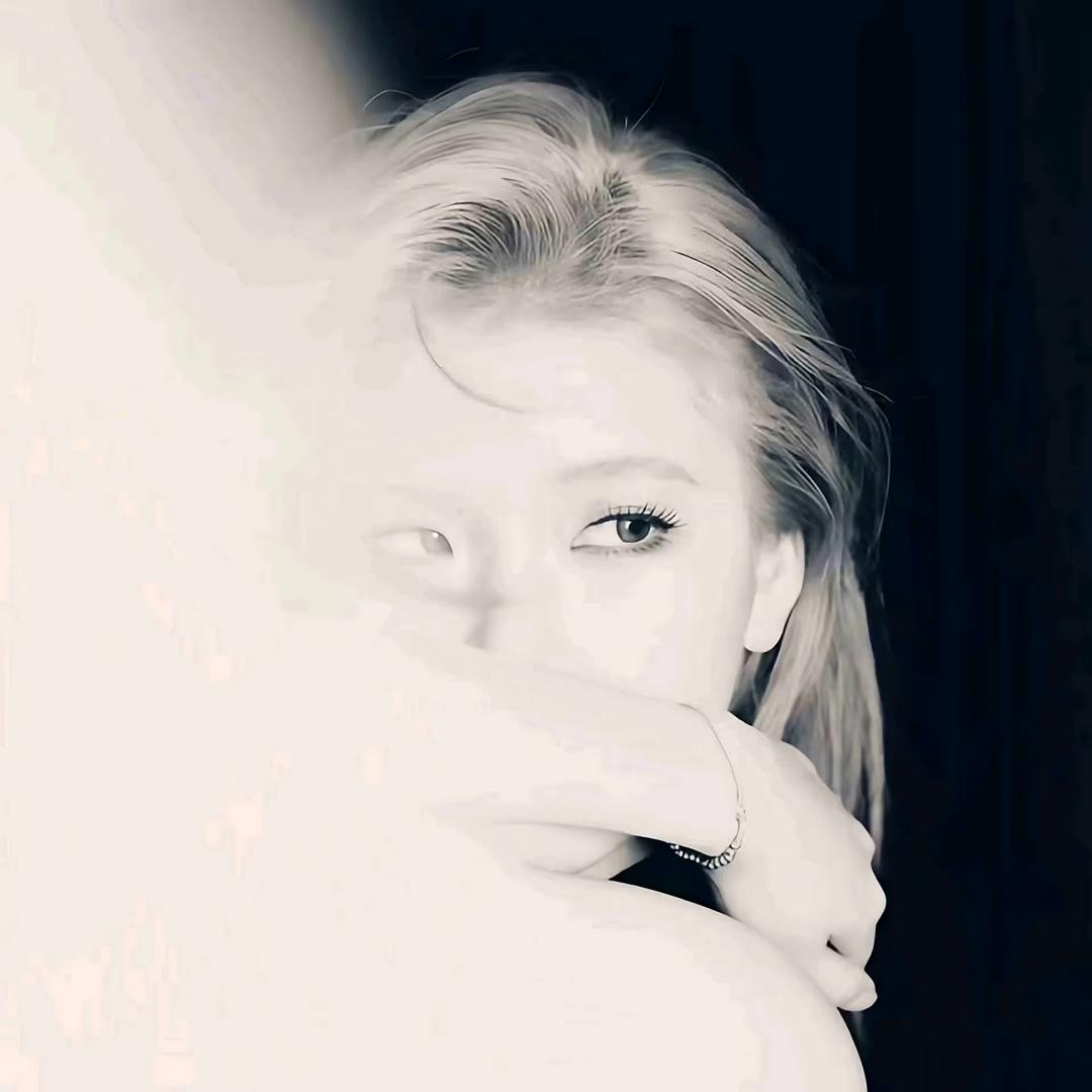 @.        Y