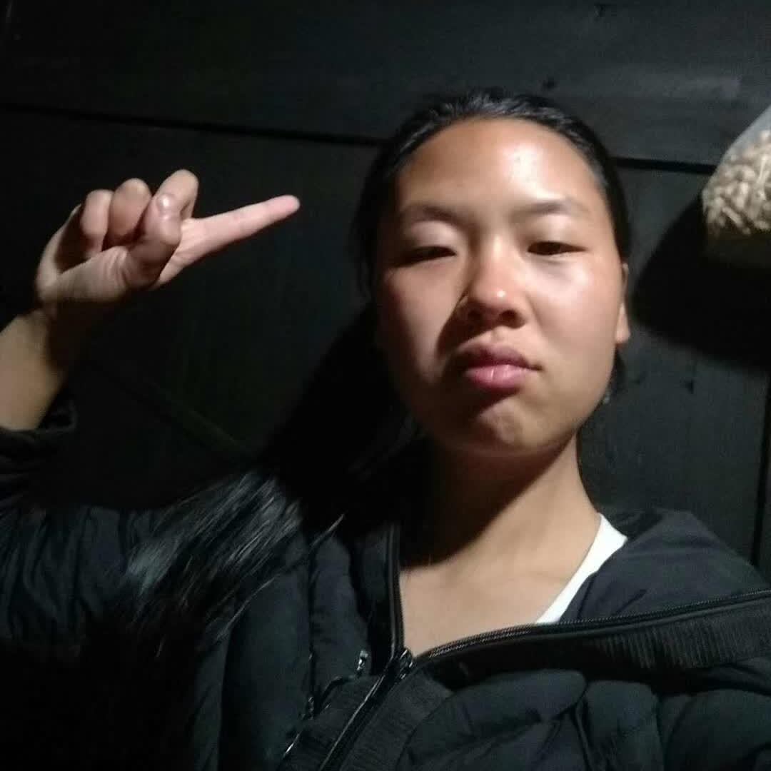 山区里的小容姑娘